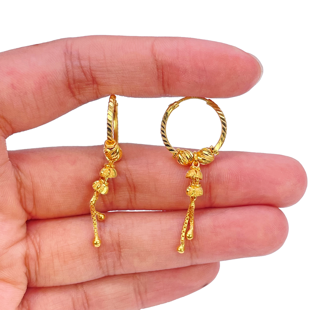 Boucles d'oreilles créoles huggie en or jaune 22 carats avec perles taillées au diamant, 14 mm
