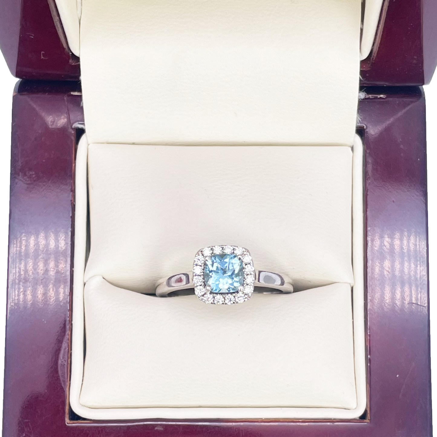 Bague coussin en or blanc 18 carats avec aigue-marine et diamants, serti halo, 0,70 carat