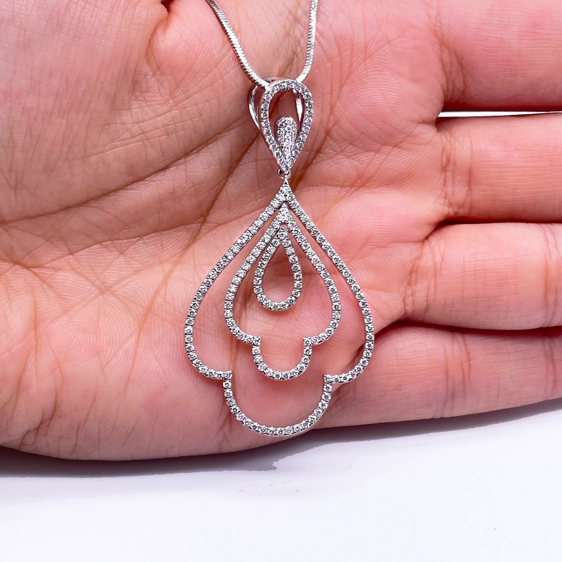 18ct White Gold Diamond Pendant & Chain + Matching Earrings 2.56cts SI/G-H 