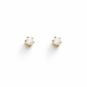22ct Yellow Gold Children's Freshwater Pearl Claw Stud Earrings 3.5mm  Children's gold earring
