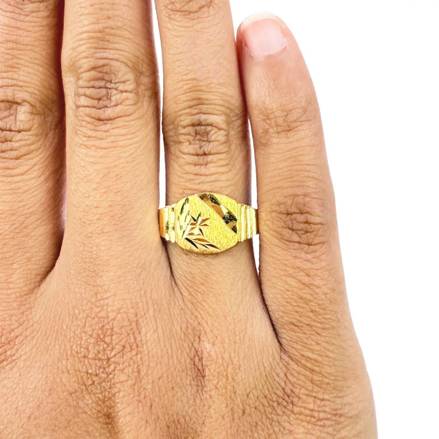22ct Yellow Gold Diamond Cut High Polished & Textured Mens Signet Ring 