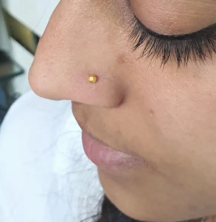 22ct Yellow Gold Plain Gold Diamond Cut design Nose Stud 2.8 MM 