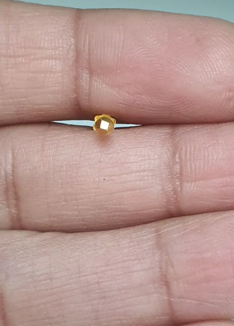 22ct Yellow Gold Plain Gold Diamond Cut design Nose Stud 2.8 MM 