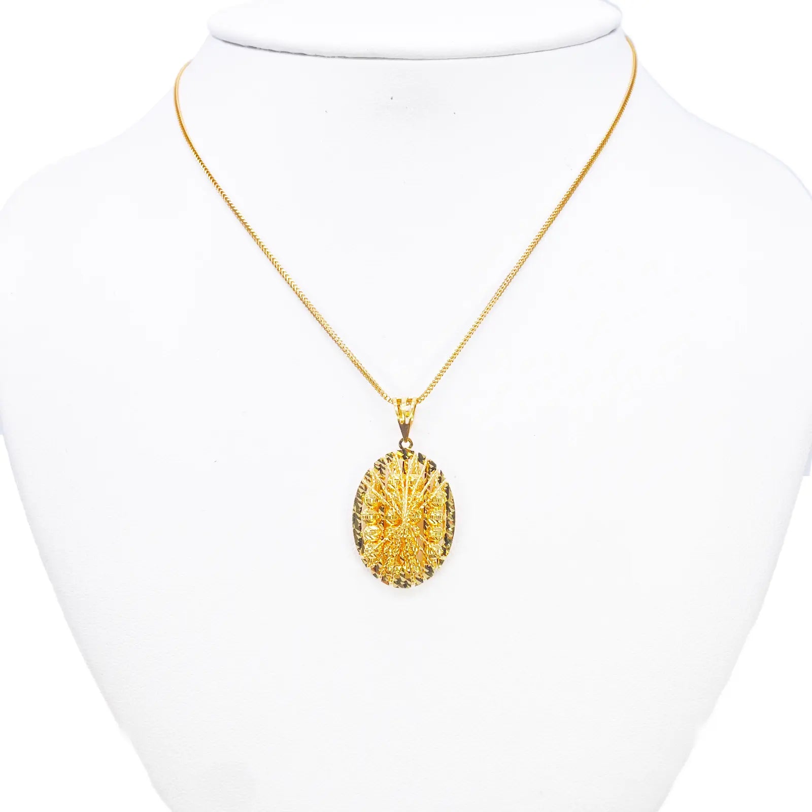 22ct Yellow Gold Sparkly Diamond Cut Mesh Beaded Oval Pendant 38mm Length 