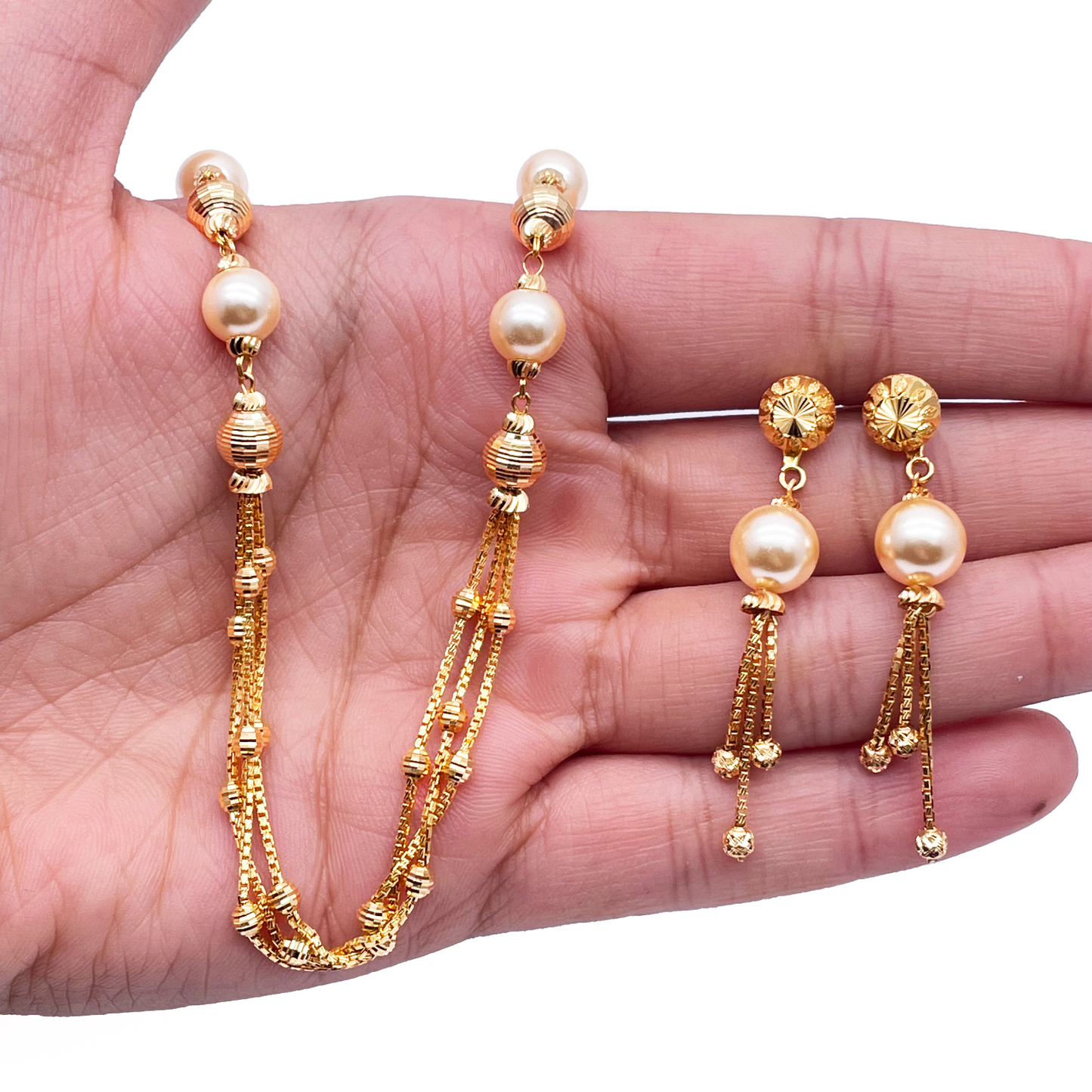 Parure Collier/Boucles d'oreilles superposés, en Or jaune 22 carats, avec perles et billes diamantées