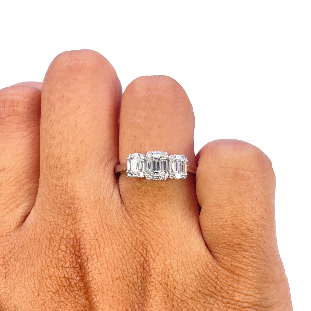 Bague trilogie en or blanc 18 carats avec diamants ronds et baguettes 0,58 carat