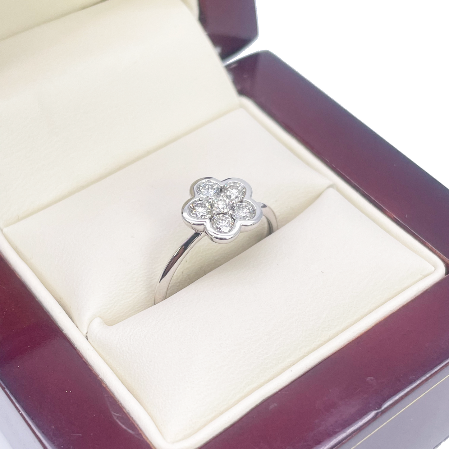 18kt witgouden elegante bloemrijke diamanten ring 0,46ct