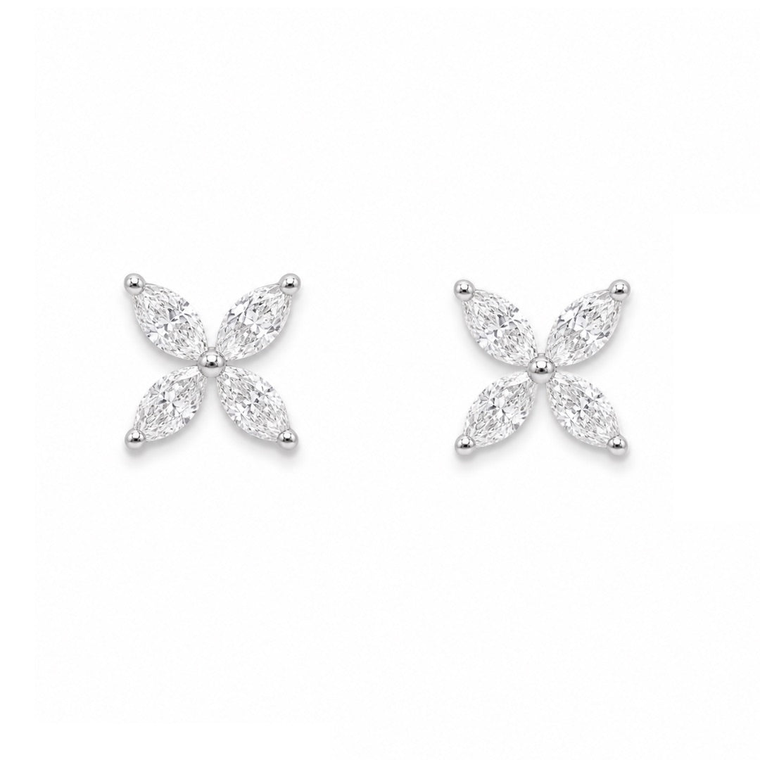Boucles d'oreilles clous en or blanc 18 carats en forme de fleur à quatre feuilles avec diamants taille marquise 0,75ct