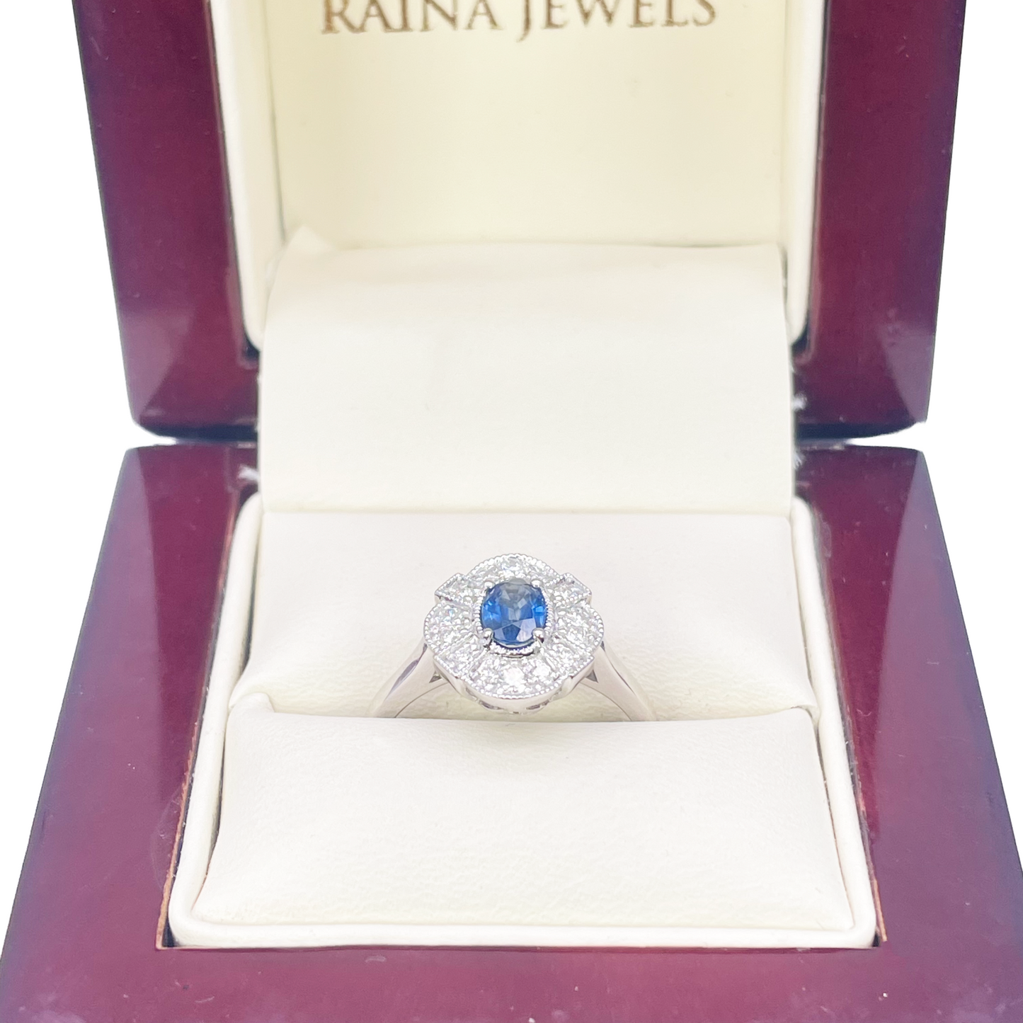 18 kt witgouden ovale blauwe saffier & diamant cluster milgrain ring 0,65 ct