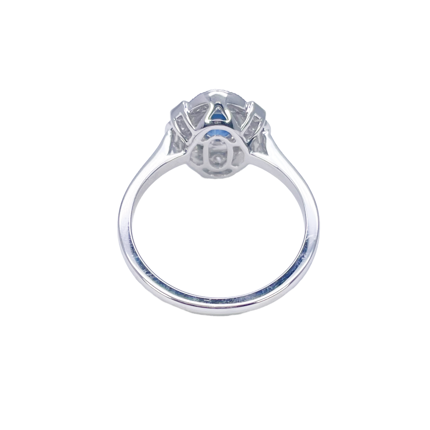 18 kt witgouden ovale blauwe saffier & diamant cluster milgrain ring 0,65 ct