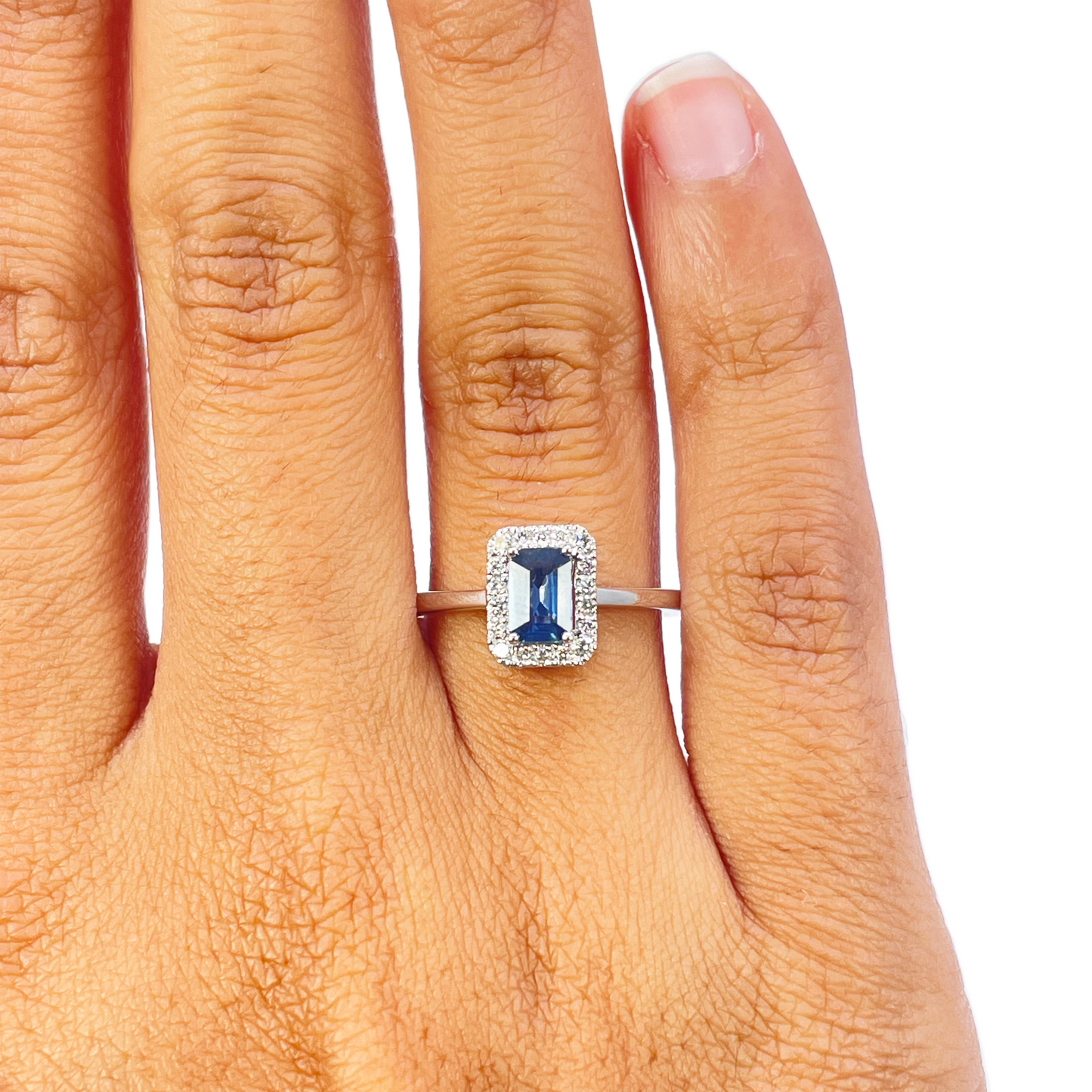 18 karaat witgouden smaragd geslepen blauwe saffier & diamant halo ring 0,79 ct