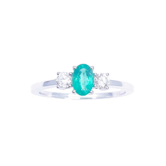 18-karaats gouden ring met smaragd en diamant, natuurlijke ronde en ovale slijpvorm, drie stenen 0,60ct