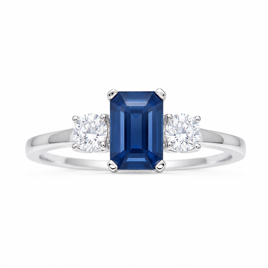 Bague en or 18 carats avec saphir et diamants ronds et taille émeraude, trois pierres 1,47 ct