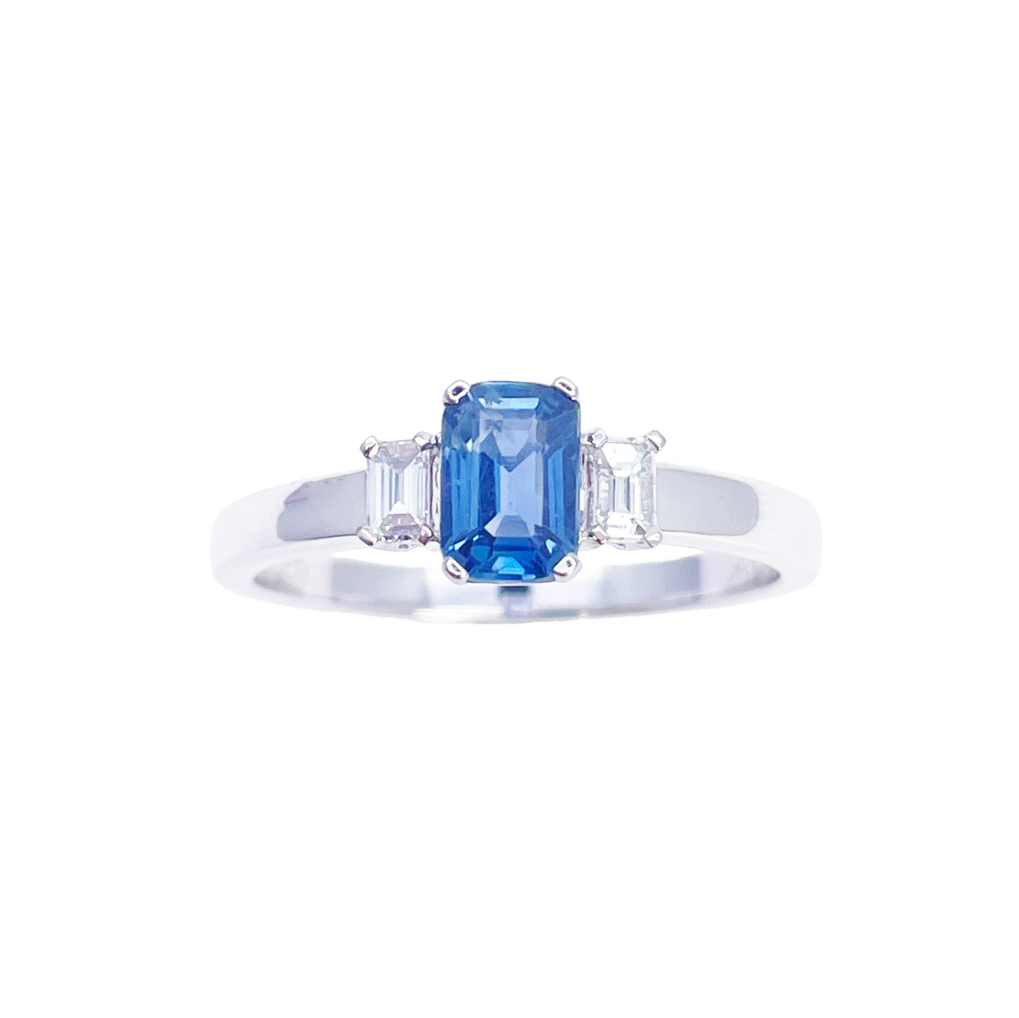 18-karaats gouden ring met saffier en diamant, natuurlijke baguette en smaragd slijpvorm 0,86ct
