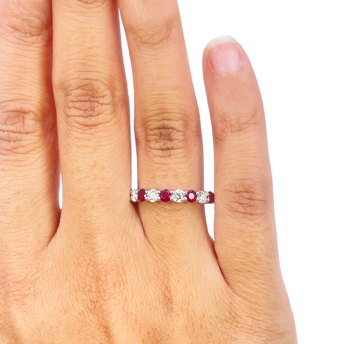 18kt gouden natuurlijke ronde diamant & robijn halve eternity stapelbare ring 1,05 ct