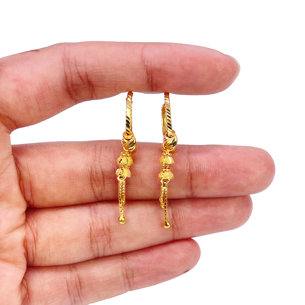 Boucles d'oreilles créoles huggie en or jaune 22 carats avec perles taillées au diamant, 14 mm