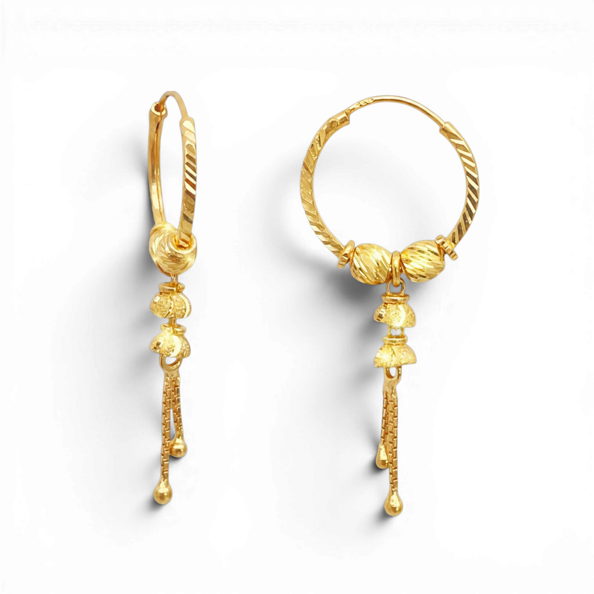 Boucles d'oreilles créoles huggie en or jaune 22 carats avec perles taillées au diamant, 14 mm