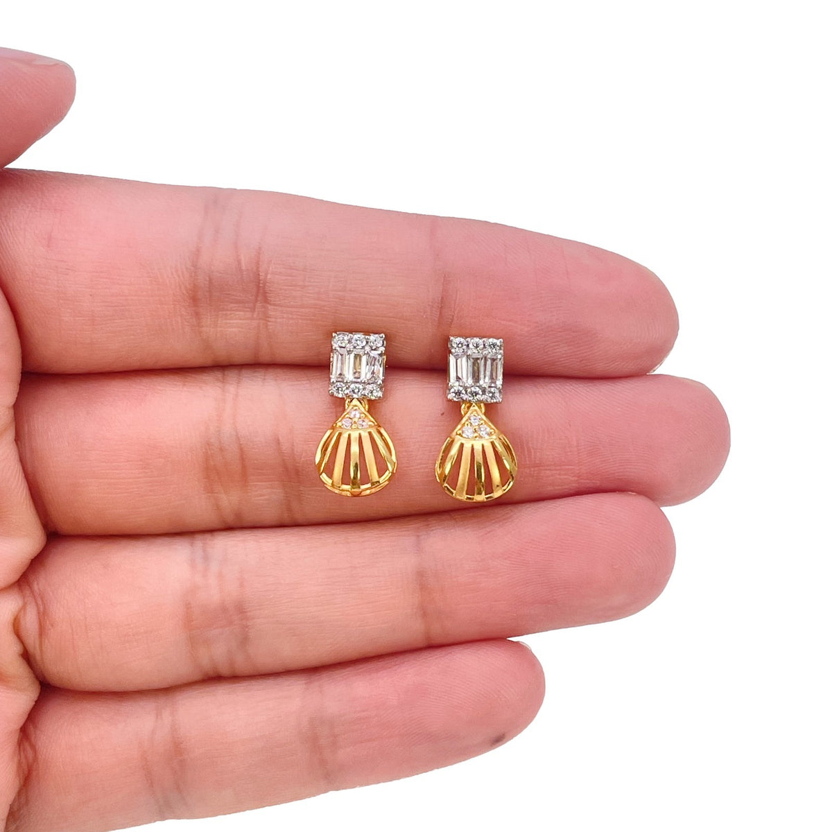 22ct Yellow Gold CZ Necklace & Earring Set Shell Design