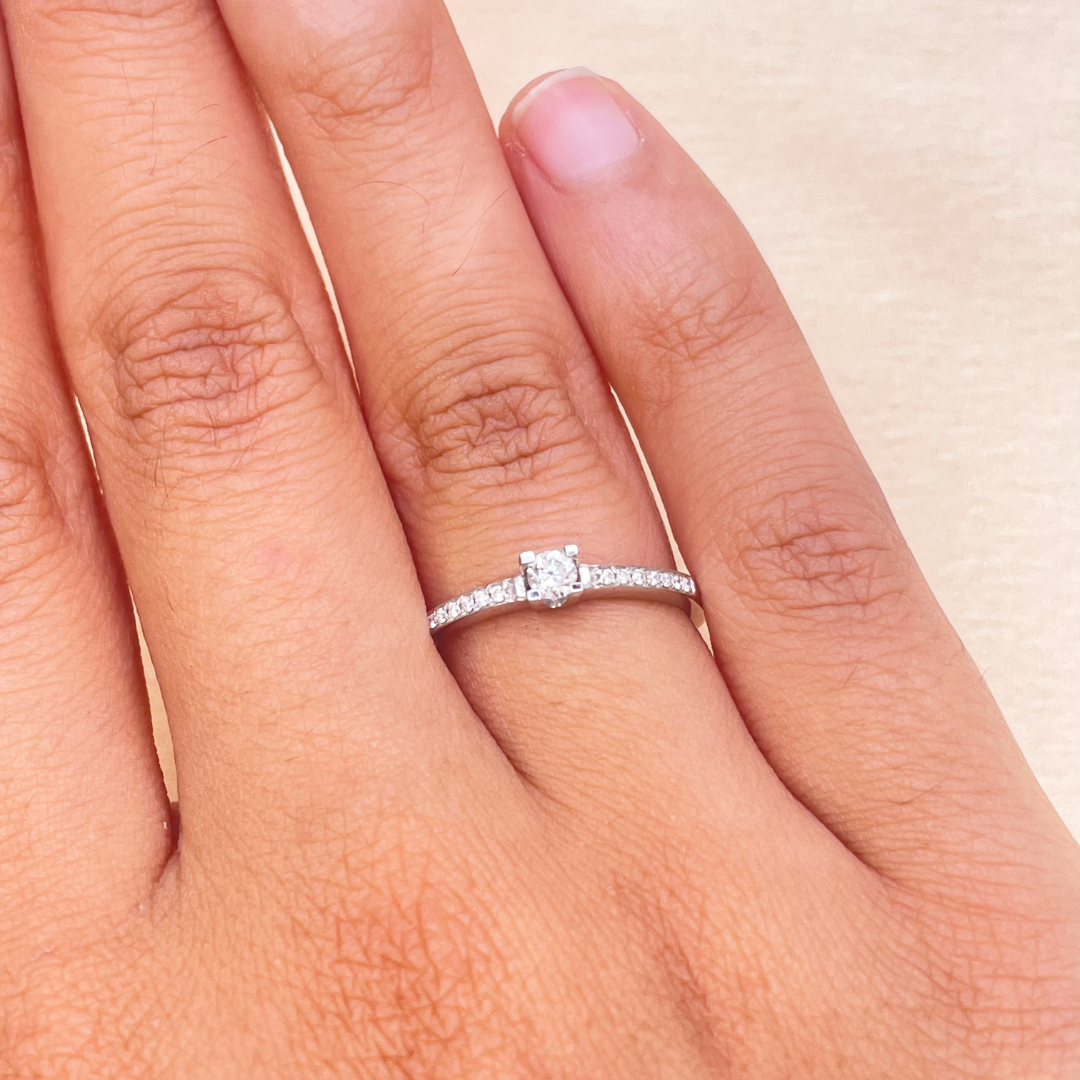 18ct White Gold Natural Diamond Solitaire Ring Pav� Shoulders 0.15ct