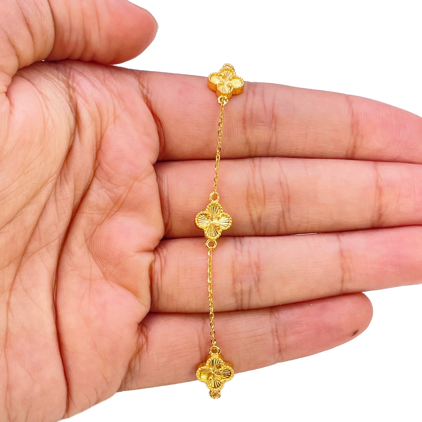 Bracelet 7,5 pouces en or jaune 22 carats avec 5 trèfles floraux taillés en diamant