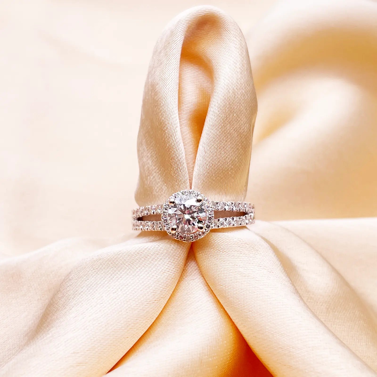 18ct White Gold Natural Round Diamond Halo Split Band Engagement Ring 1.20ct GIA  Diamond Ring