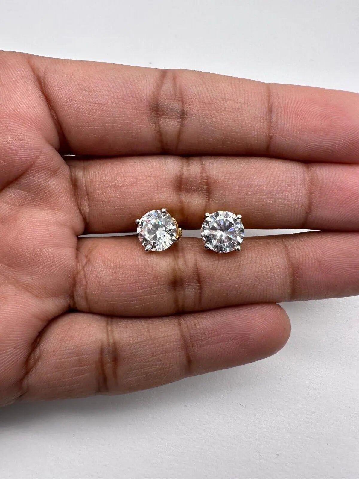 22ct Yellow Gold Round Style Cubic Zirconia Men's Stud Earrings, 3.81gm 